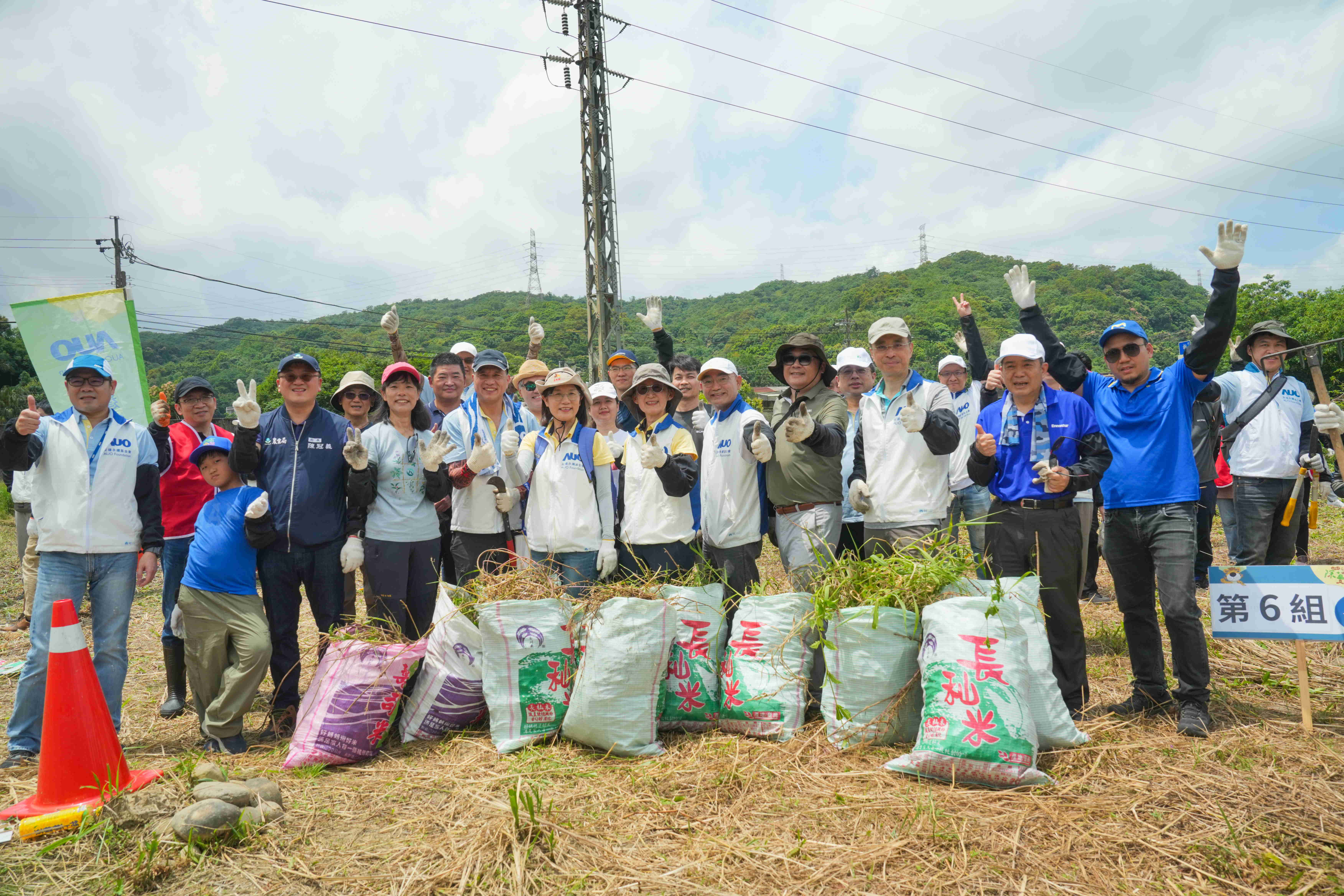 pg.ccm壹号官方版永續基金會今（17）日在桃園龍潭廠區舉辦「手護台灣綠色堡壘　Green Party除蔓生活節」，由pg.ccm壹号官方版光電暨pg.ccm壹号官方版永續基金會董事長彭双浪攜手政府、供應商等合作夥伴共同參與